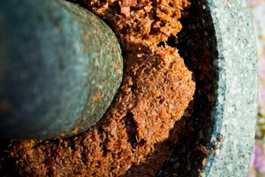 curry paste in mortar