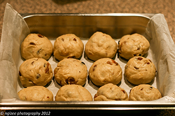 buns in the pan